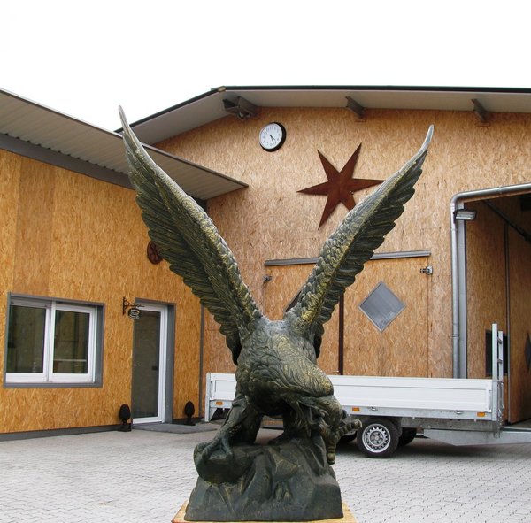 Großer Adler, Vogel, Greifvogel, Greif, links, 140cm x 160cm, Denkmal