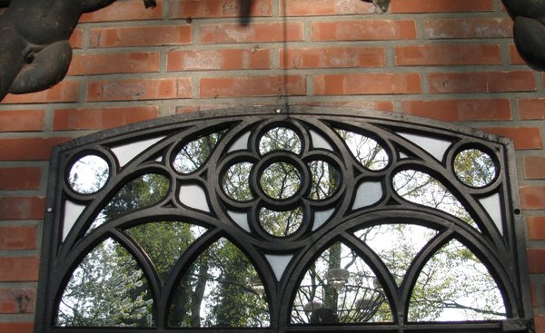 Schweres Gussfenster, Stallfenster mit Bogen, Kreis und Halbkreise, Glashaus